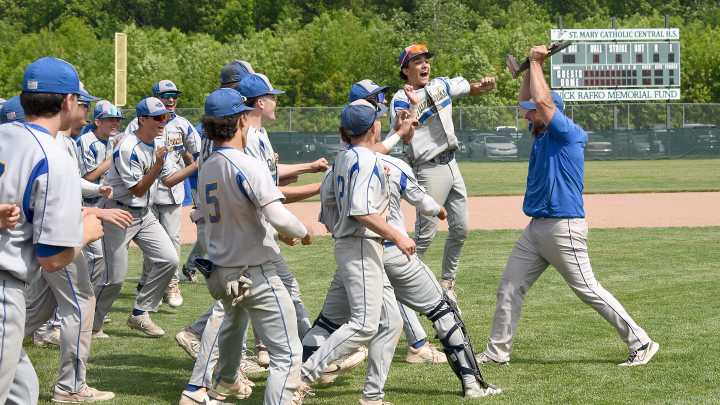 Photo Gallery: District baseball, softball games for Region teams