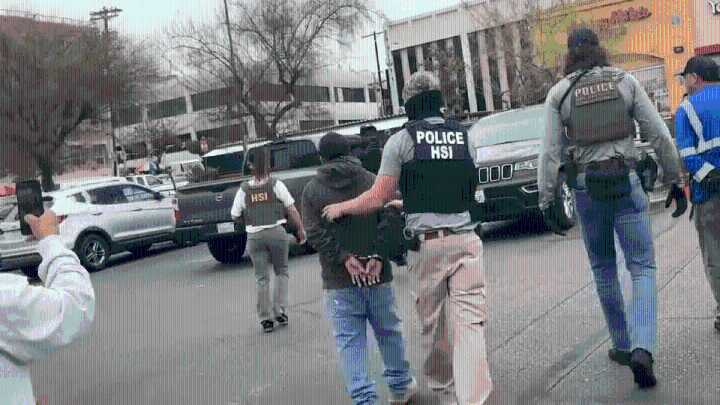 ICE agents detain day laborers at Home Depot parking lot in Westlake