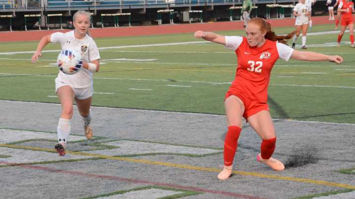 Turk's goal sends Huron girls soccer into state championship game