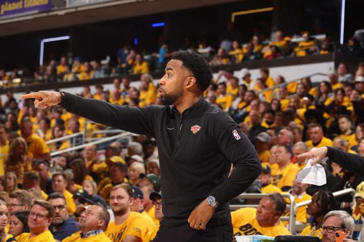 Suns narrow coaching search to Cavaliers coaches Johnnie Bryant and Jordan Ott: Source