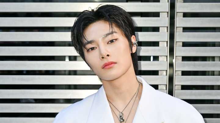 Stray Kids' I.N Cosigns Carpenter Jeans as the Perfect Cargo Pants Alternative