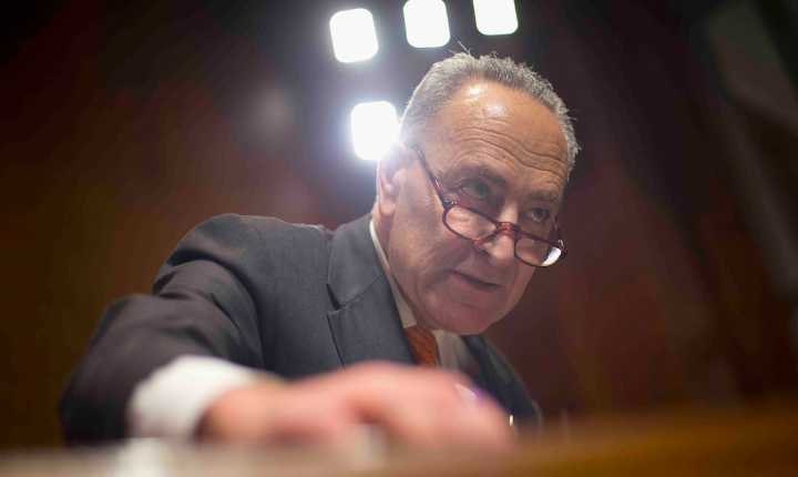 Charles Schumer reclama a Robert Kennedy, hijo, restablecer fondos para la prevención del VIH y el SIDA