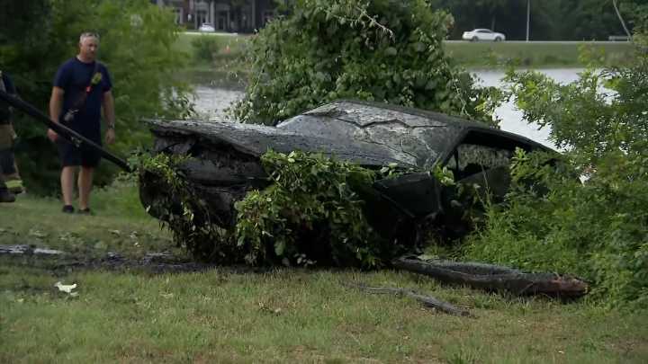 Dallas police continue pulling submerged cars out of Lake Cliff as families of missing persons hope for closure