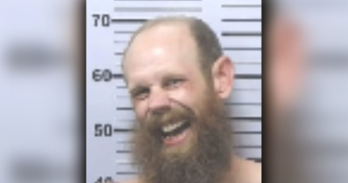 Mobile man arrested after standoff, telling police he had bomb under vehicle