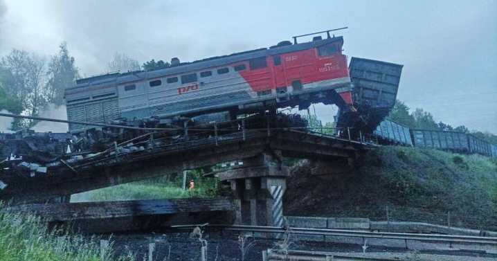 At least seven dead after two Russian bridges collapse