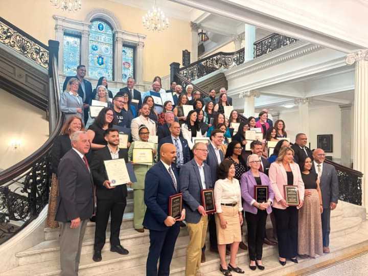 En Casa del Estado entregan “Premios Educadores Latinos Brillan 2025”