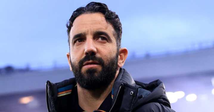 Man Utd can turn to Liverpool legend as transfer chance emerges during crisis 