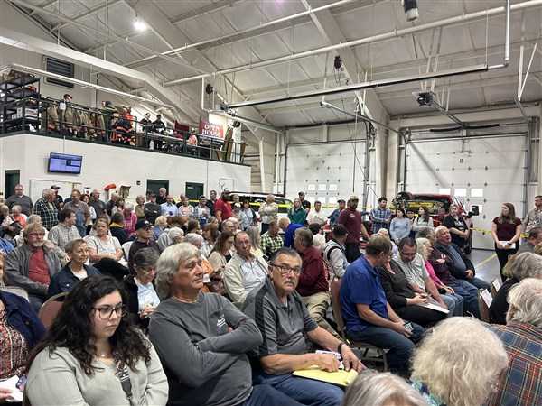 Richfield Township residents pack meeting; zoning amendment abandoned