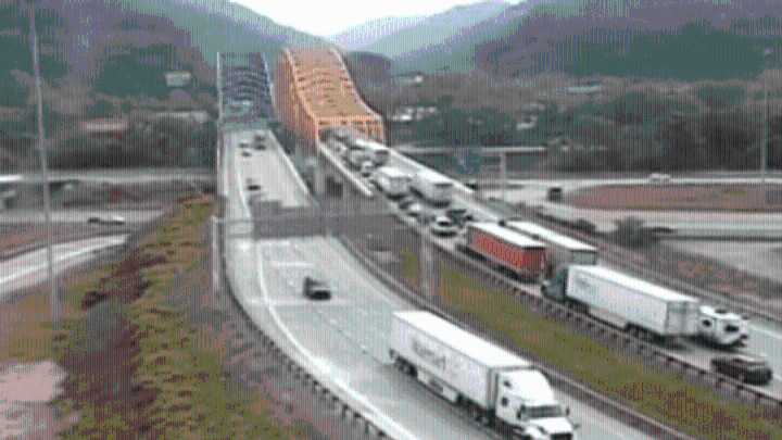 At least two injured in crash on Interstate 77 in Kanawha County