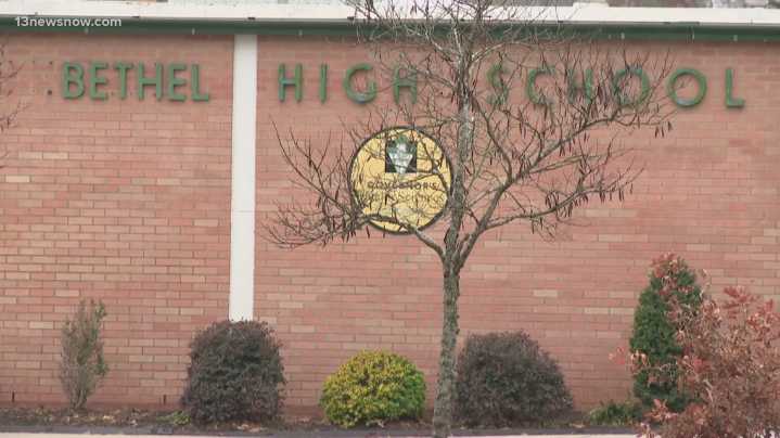 2 teens arrested after Hampton student reported bus stop robbery, police say