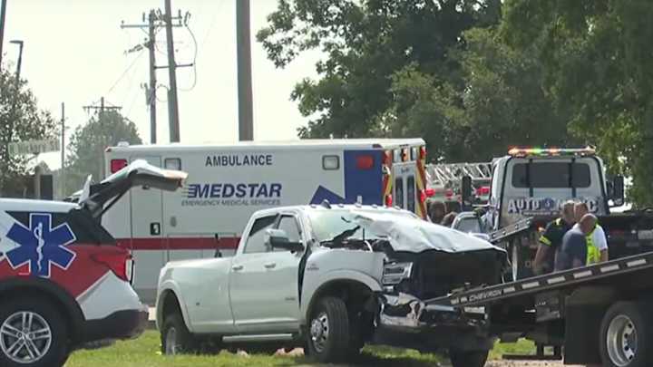 Ala. ambulance crew airlifted from crash scene