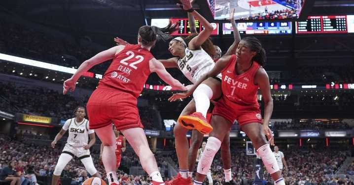 With record crowd watching, Sky get blown out by Fever in first WNBA game at United Center