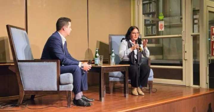 Johana Tablada hace en EE.UU. lo que reprocha a Mike Hammer en Cuba: Reunirse con sectores sociales