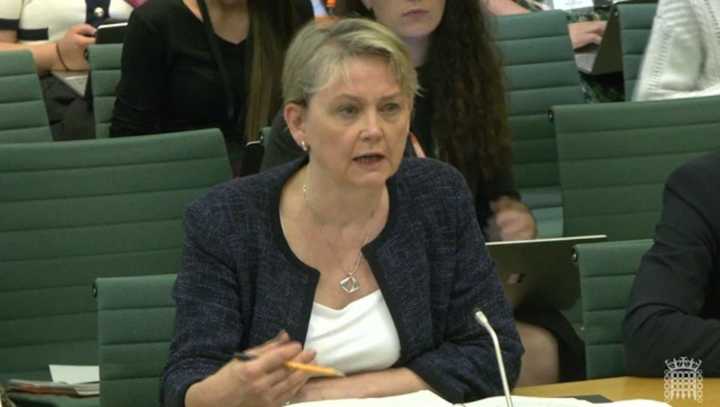 Government stalling in efforts to cut foreign aid spent on asylum seekers
