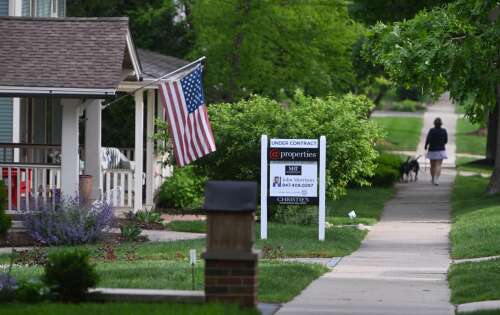 Fewer homes being purchased in Chicago area, but sales prices still going up