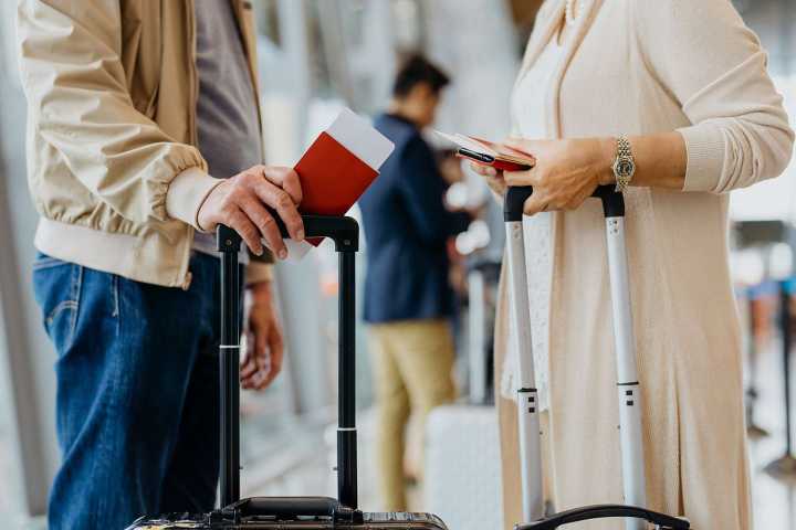 Woman Doesn't Tell Ex-Husband His Passport Might Be Revoked Before He Tries to Crash Her Vacation