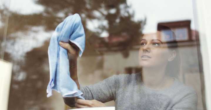 The common 75p kitchen item that ‘works wonders’ to clean windows