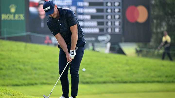 What's the best club to use for short chips around the greens?