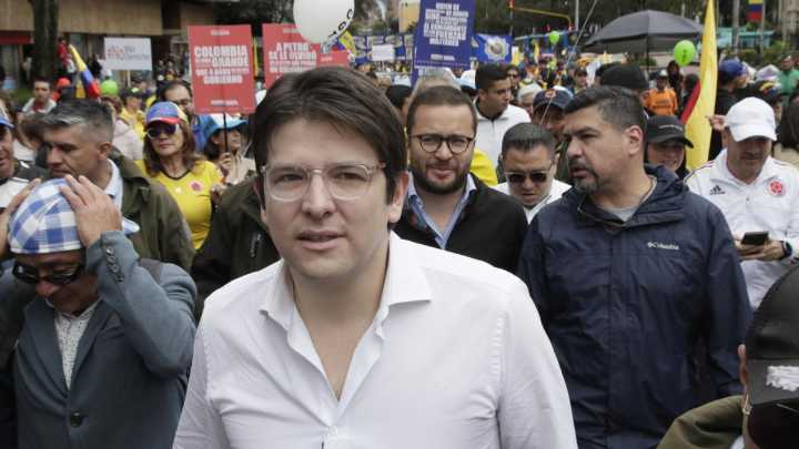 Hieren a balazos a candidato presidencial en Colombia