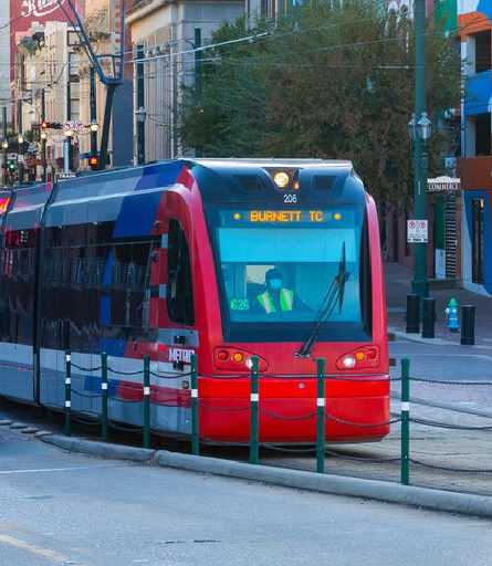 3 personas terminan en el hospital tras rocío de químico desconocido en METRORail
