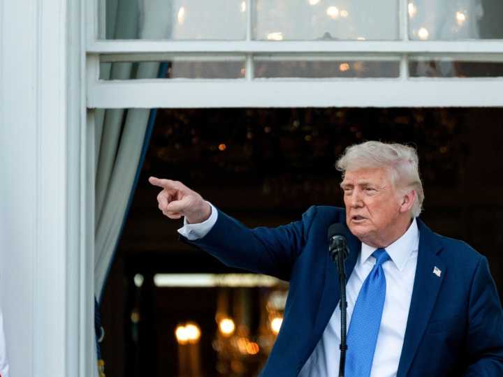 Donald Trump prohibió la entrada a Estados Unidos a personas de 12 países y aumentó las restricciones a Venezuela y Cuba