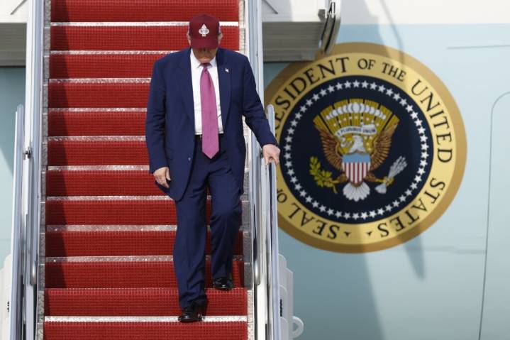 Appeals court lets Trump administration keep collecting tariffs while challenges continue