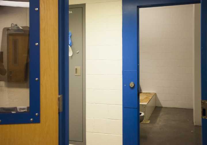 Metro Police shift on ICE policy, agrees to cooperate on jail holds