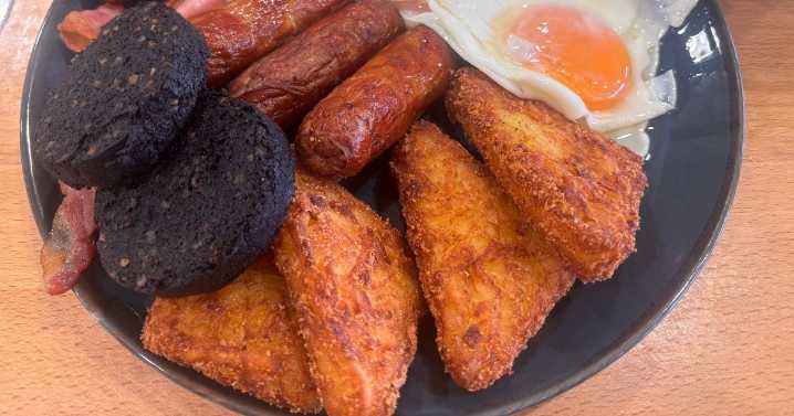 I tried the 23-piece Morrisons Big Daddy breakfast and it came on four plates
