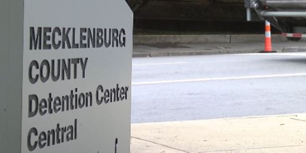 Sheriff’s office employee accused of stabbing co-worker in Mecklenburg County