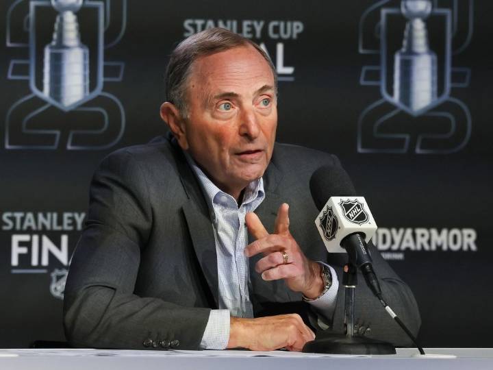 Gary Bettman tears down Paul Bissonnette's 'ridiculous' theory about Florida NHL teams