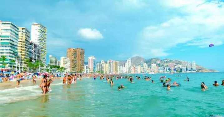 UK tourists who break Spain beach rule face £593 fine 'if identified'