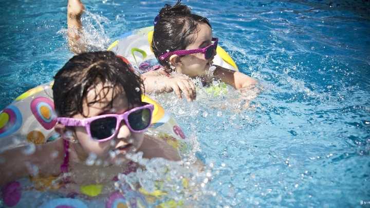 Varias piscinas del área metropolitana abren sus puertas para el verano