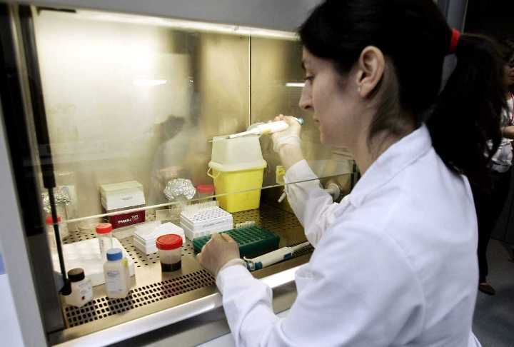 Demandan al Gobierno Trump por la recolección de muestras de ADN de inmigrantes