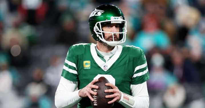 Quarterback Aaron Rodgers will finalize deal to become a Pittsburgh Steeler, per reports