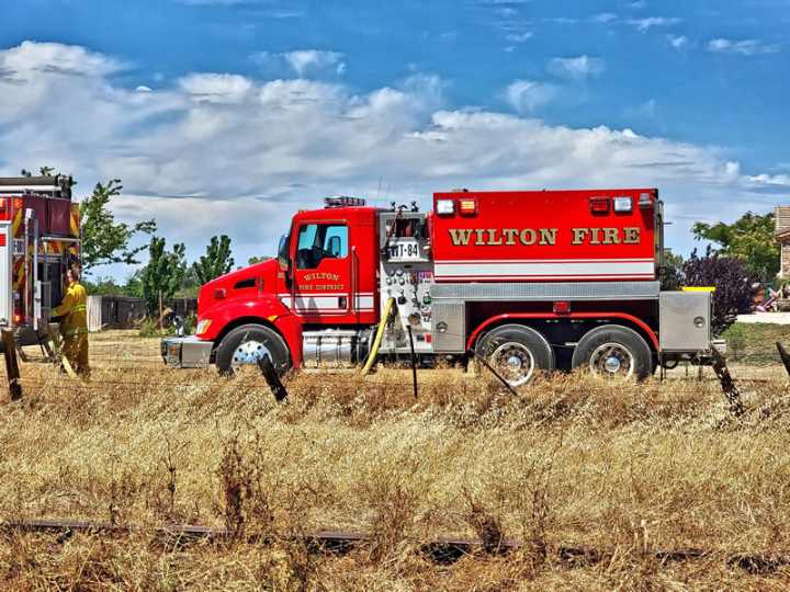 Haggie Fire burns one-acre in Wilton, structures threatened