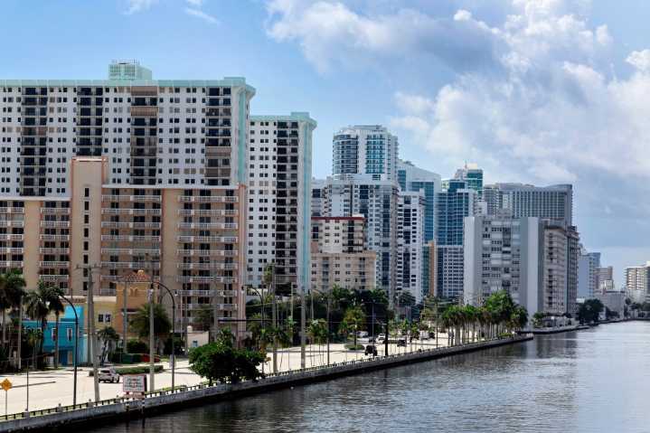 Fewer foreigners bought South Florida homes in 2024, study says