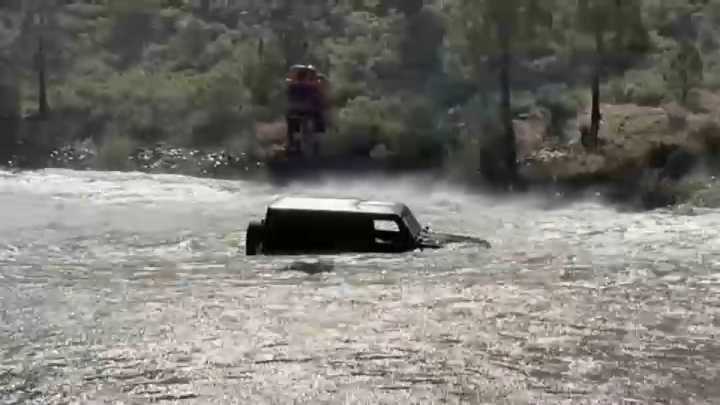 Rescatan a conductor atrapado río Carson cerca de South Lake Tahoe