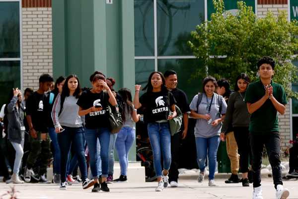 APS teachers agree to 5% pay hike plan, boosting district's $81K average pay