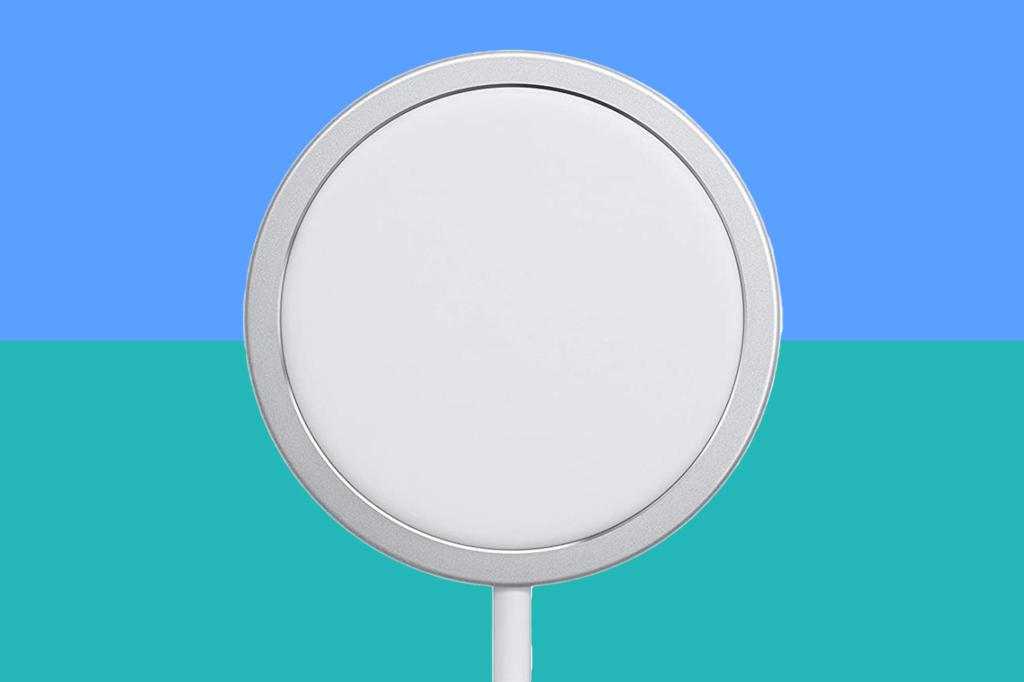 Apple 15W MagSafe Charger (1st Gen) (Open Box) is 28% off