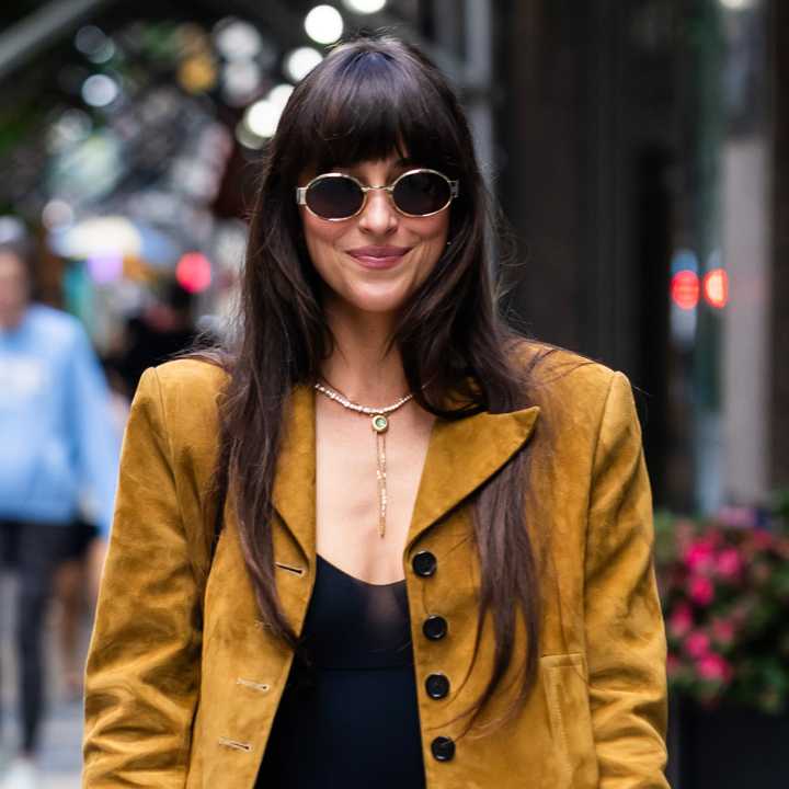 On the Streets of NY, It Girls With Expensive Taste Know to Never Wear Skinny Jeans With This Outfit