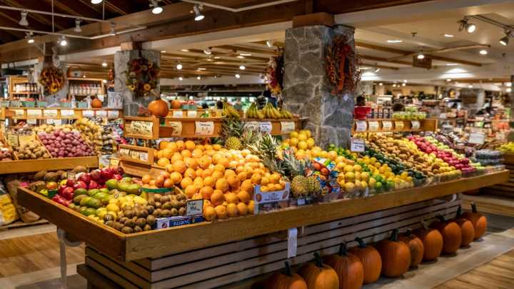 Fred Meyer, QFC stay open after union strike approved