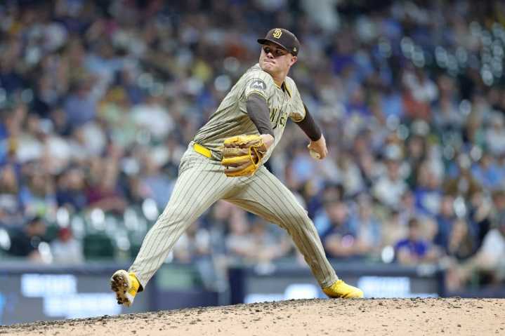 Padres Daily: Playoff look; Frogger; pen picks up its own; not Manny fans