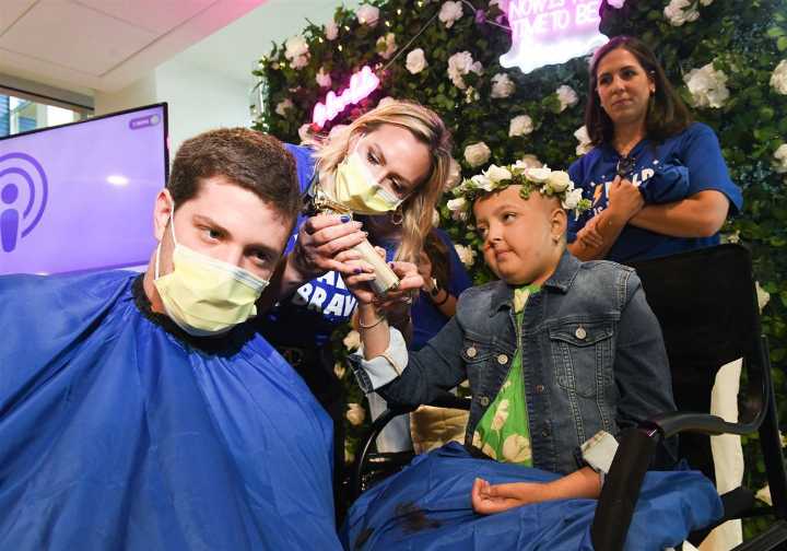 Pitt's Eli Holstein shaves head in solidarity with Children's Hospital patient Julia Espinosa