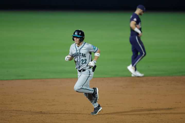 Auburn baseball falls in extra innings in super regional game against Coastal Carolina
