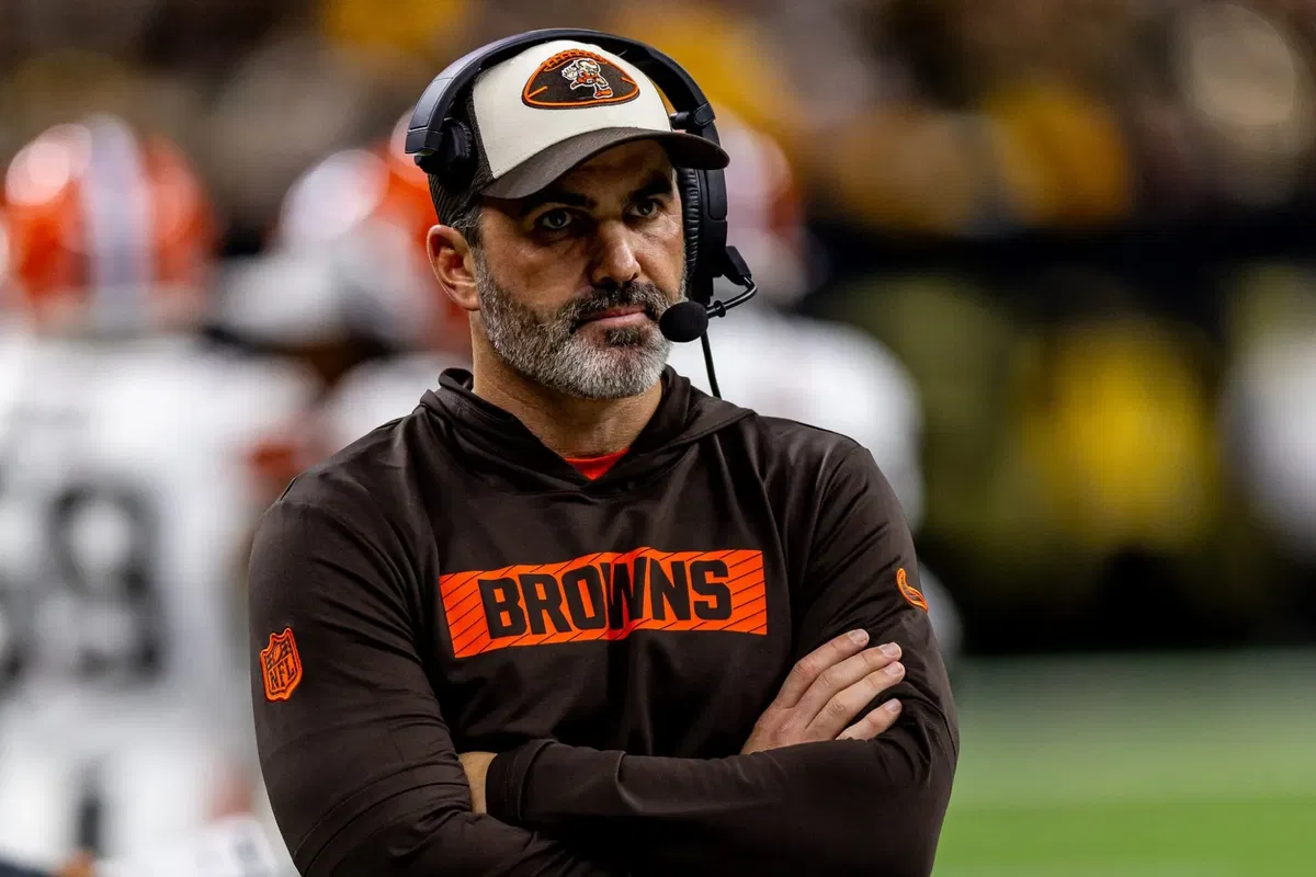 Kevin Stefanski Issued ‘Reckless’ Warning on Shedeur Sanders as Browns Rookie Turns Heads at Minicamp As Shedeur Sanders backs up his hype with solid numbers, analysts are also worried about his role 