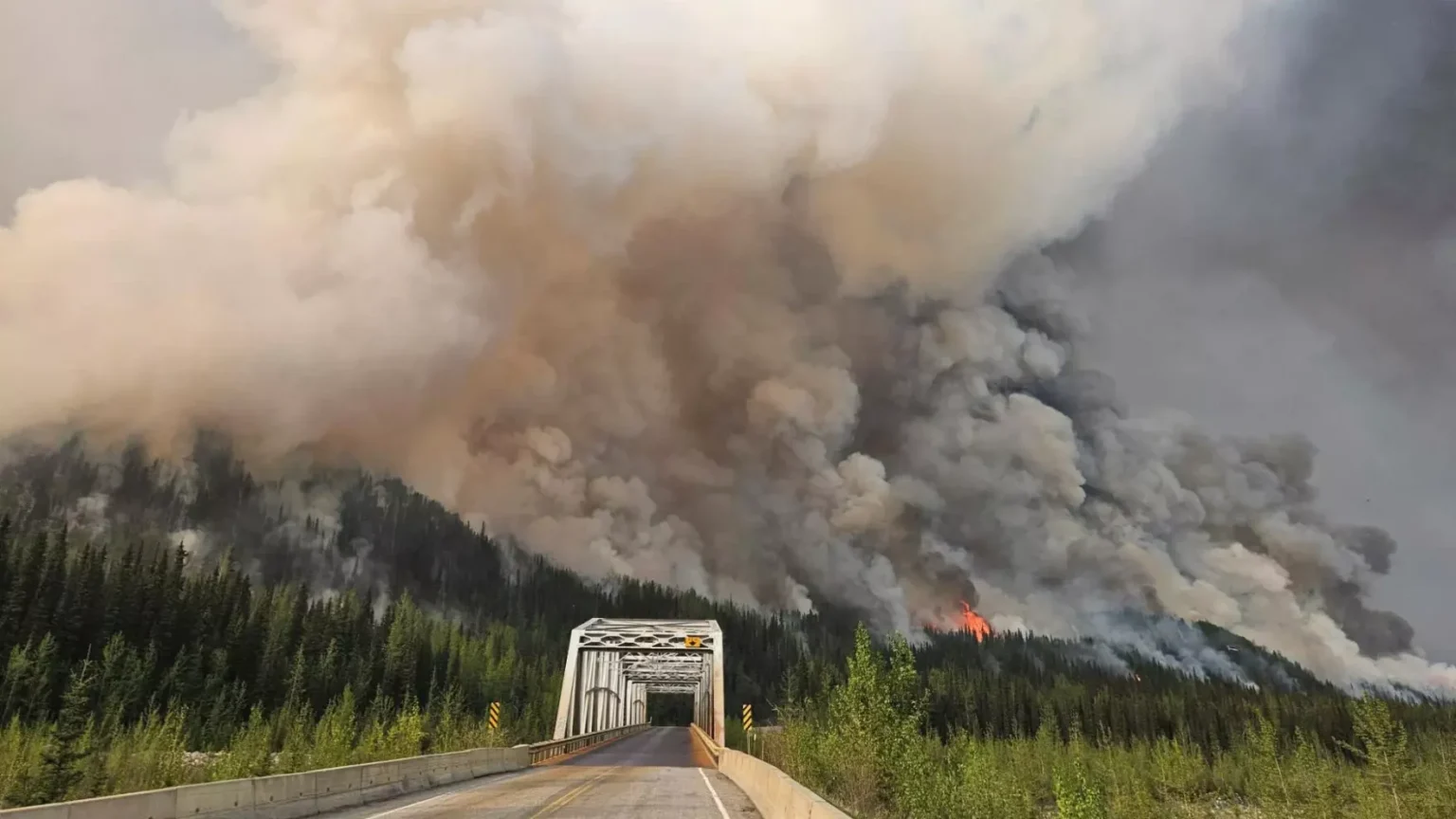 British Columbia wildfire disrupts traffic on the Alaska Highway