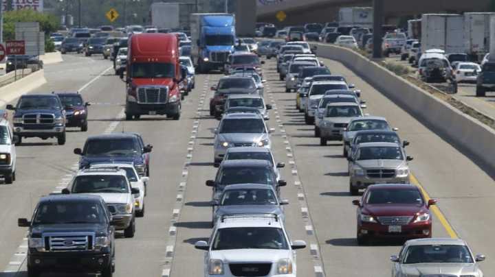 Trump undercuts Biden fuel economy rules