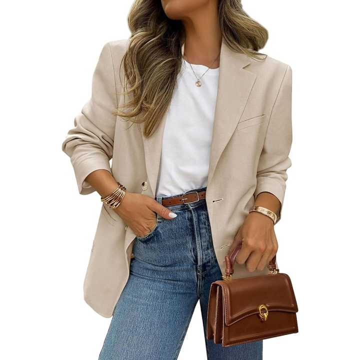Julianne Moore's Beige Blazer Is Transitional-Weather Perfection — And So Is This $50 Lookalike
