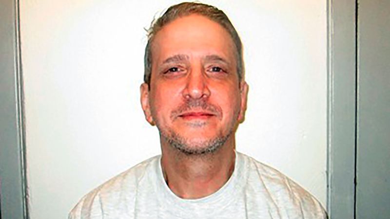 Oklahoma prosecutors seek retrial of longtime death row inmate Richard Glossip after conviction tossed