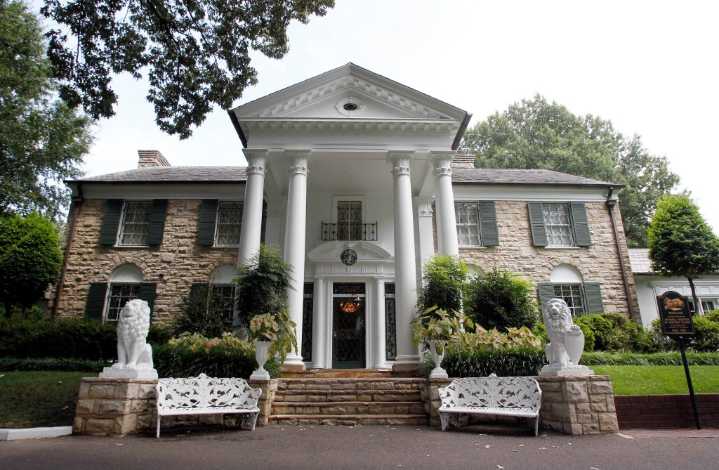 Today in History: Graceland opens to the public